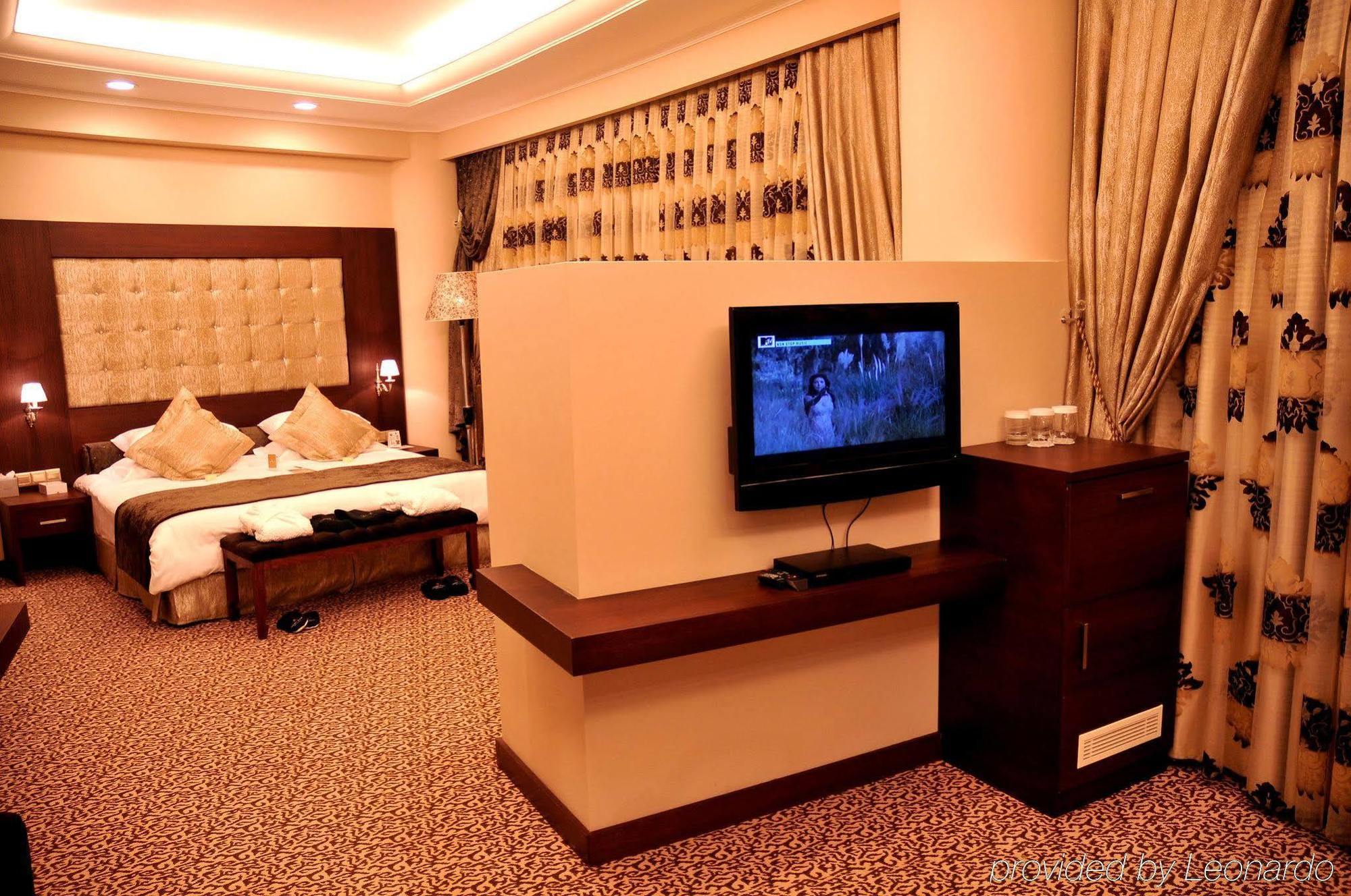 Grand Pasha Luxury Central Nicosia Hotel & Casino Стая снимка